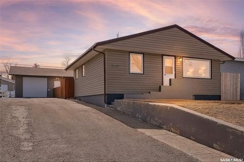 1239 Duffield St W, Moose Jaw, SK, S6H5K2 | Card Image