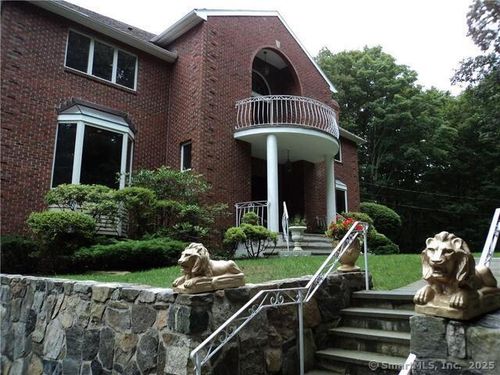 501 Woodbine Rd, Stamford, CT, 06903-1903 | Card Image