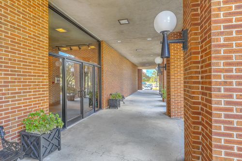 7abg-14 Lockwood Dr, Charleston, SC, 29401-1126 | Card Image