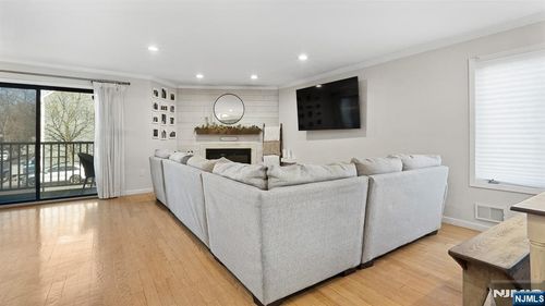42 Triumph Ct, East Rutherford, NJ, 07073-1150 | Card Image