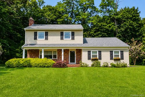 2 Salem Dr, Stony Brook, NY, 11790-1312 | Card Image