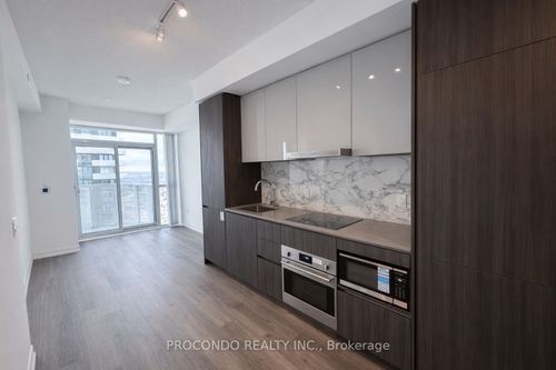 5801-8 Interchange Way, Concord, ON, L4K0R2 | Card Image
