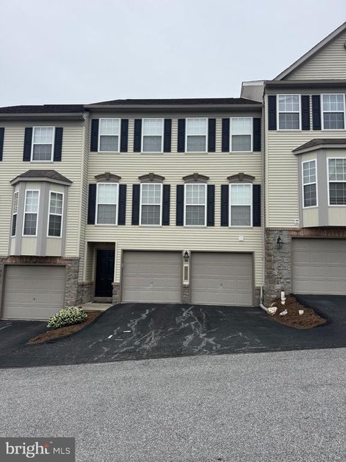 2716 Equestrian Dr, YORK, PA, 17402-8534 | Card Image