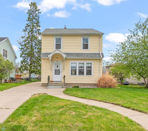 206 12th St N, Moorhead, MN, 56560-2245 | Card Image