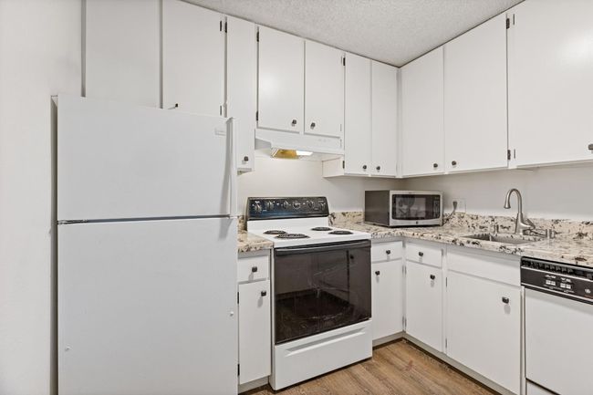UNIT-4 - 2200 Woodside Ln, Condo with 2 bedrooms, 1 bathrooms and null parking in Sacramento CA | Image 10