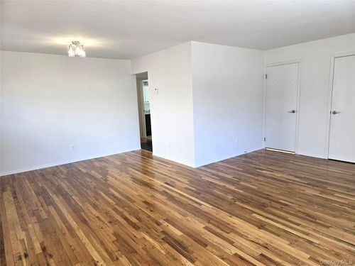 1st-74 Ashwood Rd, Port Washington, NY, 11050-1620 | Card Image