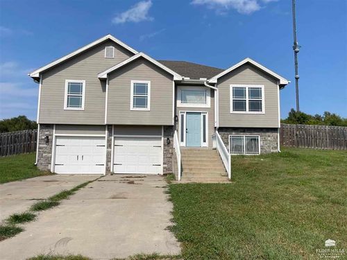 2712 Sage Ct, Junction City, KS, 66441-2095 | Card Image