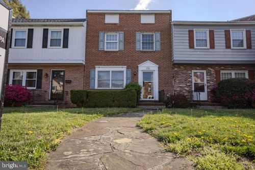 731 Highland Ave, CHAMBERSBURG, PA, 17201-3825 | Card Image