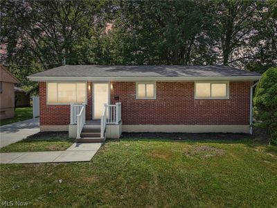 View of front of house featuring a front yard | Image 1