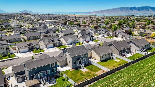 Aerial view of residential area featuring mountains | Image 41