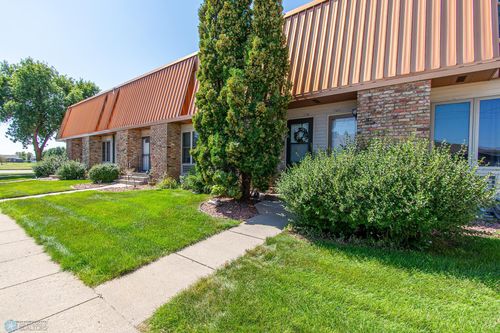 338 13th Ave E, West Fargo, ND, 58078-3303 | Card Image