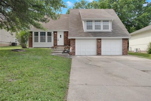513 Forestglen Ln, Lansing, KS, 66043-1714 | Card Image