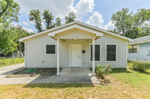 617 Avenue I, Conroe, TX, 77301-3859 | Card Image