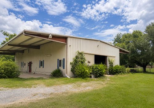 147 Redwood St, Labadieville, LA, 70372-2351 | Card Image