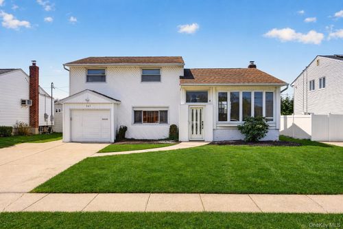 367 Old Westbury Rd, East Meadow, NY, 11554-1429 | Card Image