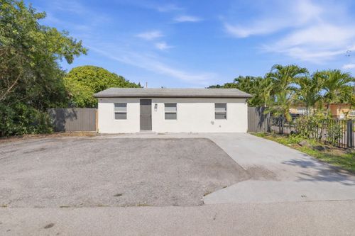1152 Sunset Rd, West Palm Beach, FL, 33406-4945 | Card Image