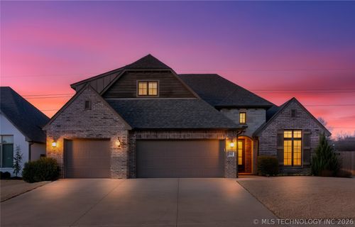 3902 Tucson Pl, Broken Arrow, OK, 74011-1679 | Card Image