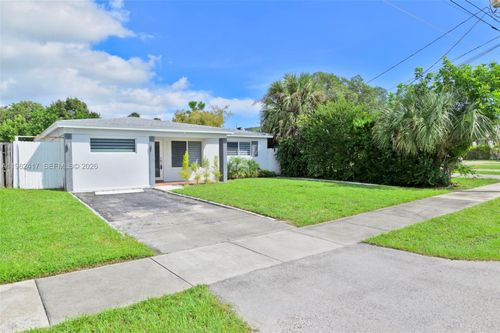 104 Sw 7th St, Hallandale Beach, FL, 33009-7046 | Card Image