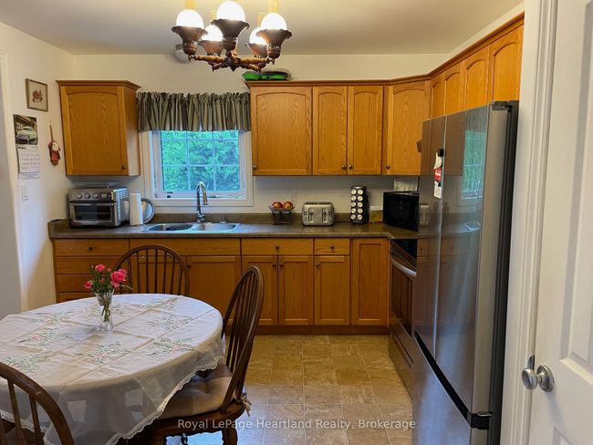14 Garden Rd, Home with 4 bedrooms, 2 bathrooms and 2 parking in Goderich ON | Image 9
