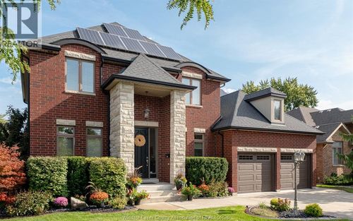 425 Superior St, Lasalle, ON, N9J3Z5 | Card Image