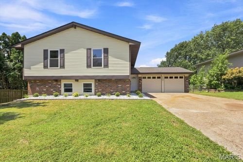 12235 Spring Shadow Ct, Maryland Heights, MO, 63043-2122 | Card Image