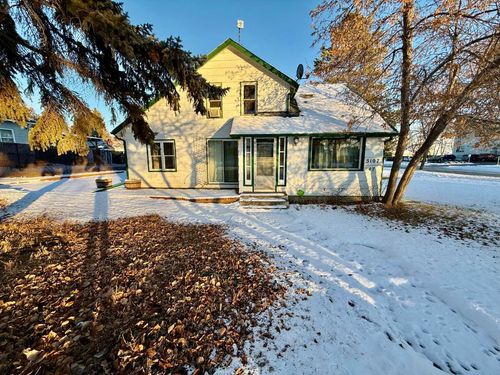 {{alt}} | Card Image