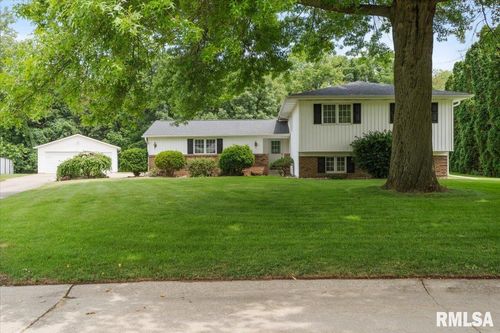 17223 Cedar Rd, East Moline, IL, 61244-9727 | Card Image