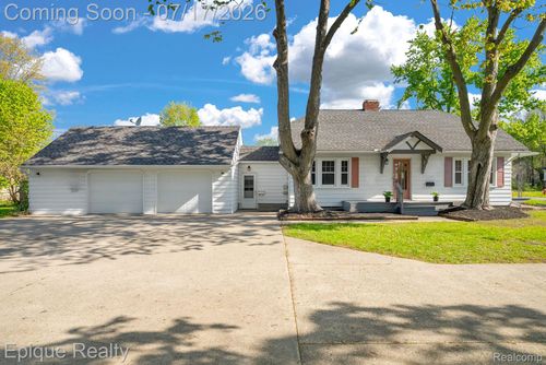 3363 Meinrad Dr, Waterford Twp, MI, 48329-3532 | Card Image