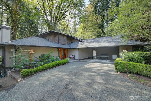 2511 131st Pl Ne, Bellevue, WA, 98005-1746 | Card Image
