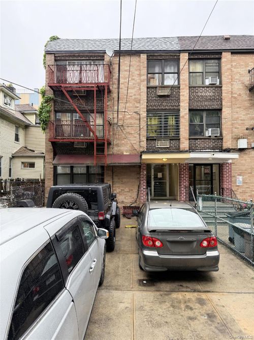 8909 170th Street, New York, NY, 11432 | Card Image