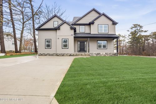 841 2nd Ave, Toms River, NJ, 08757-3214 | Card Image