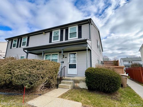 16 Greenwoode Ln, Pontiac, MI, 48340-2244 | Card Image