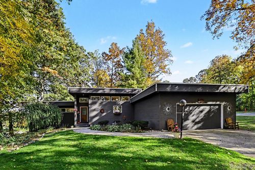 10685 Oxbow Lakeshore Dr, White Lake, MI, 48386-2289 | Card Image