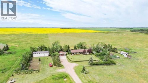 18320 Township Road 390, Botha, AB, T0C0N0 | Card Image