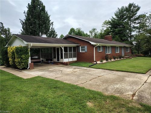 153 Hooker Trl, Mount Airy, NC, 27030-8389 | Card Image