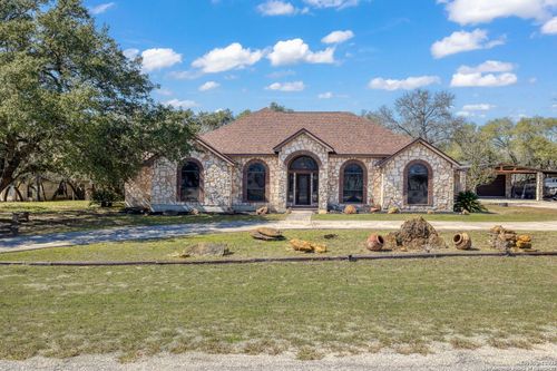 229 Legacy Trail Dr, La Vernia, TX, 78121-5687 | Card Image