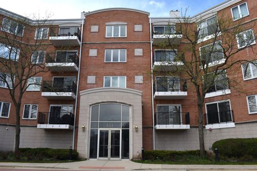 307-451 Town Place Cir, Buffalo Grove, IL, 60089-6733 | Card Image