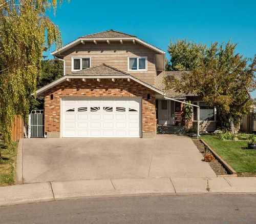 27 Erminerun Place N, Lethbridge, AB, T1H5X6 | Card Image