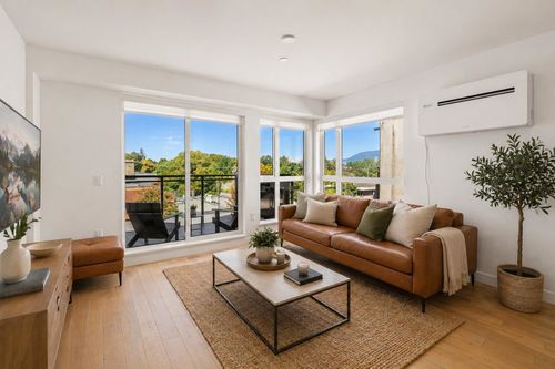 306-209 E 20th Ave, Vancouver, BC, V5V1M2 | Card Image