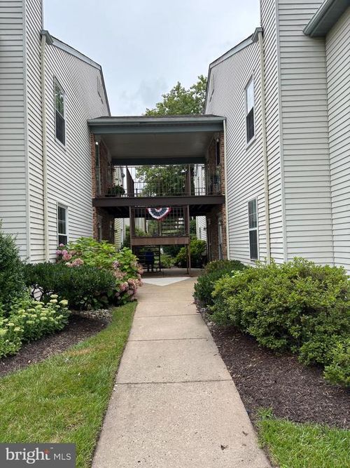 124 W Berwin Way, MOUNT LAUREL, NJ, 08054-3010 | Card Image