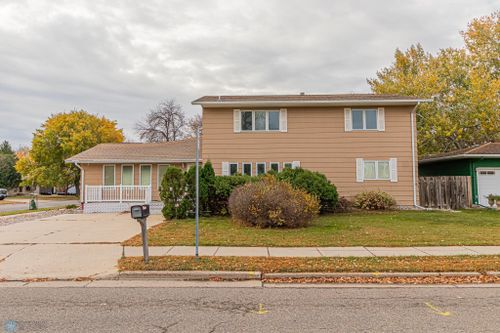 627 7th Avenue W, West Fargo, ND, 58078 | Card Image