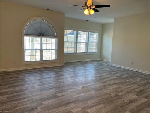 j-2607 Pennoak Way, Greensboro, NC, 27407-3943 | Card Image