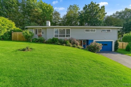 304 Southfield Dr, Fayetteville, NY, 13066-2253 | Card Image