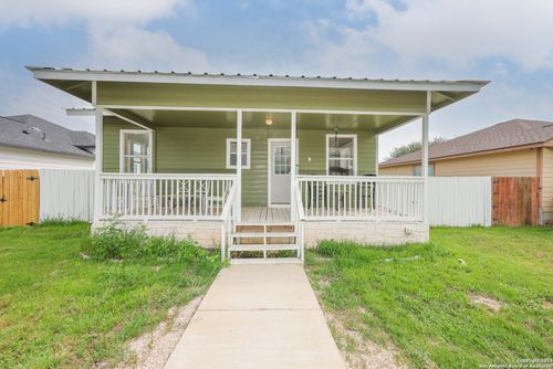 1709 16th St, Hondo, TX, 78861-1651 | Card Image