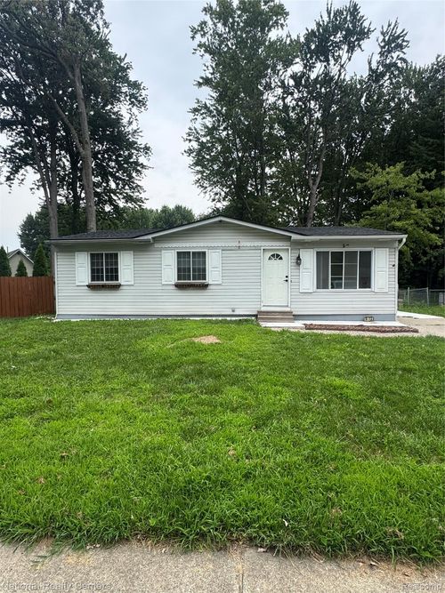50738 Peggy Ln, Chesterfield, MI, 48047-4638 | Card Image