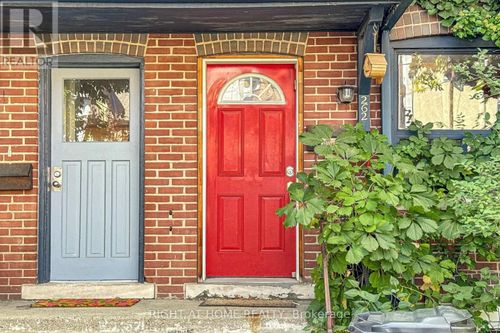 262 Lippincott St, Toronto, ON, M5S2P5 | Card Image