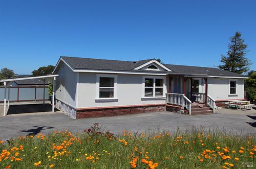 2412 Magnolia Avenue, Petaluma, CA, 94952 | Card Image