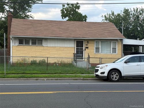 3418 Great Neck Rd, Amityville, NY, 11701-1906 | Card Image