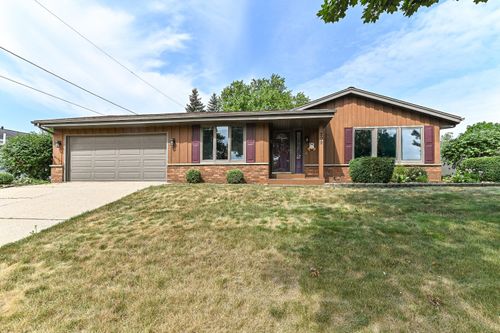 209 Parkview Dr, Burlington, WI, 53105-1631 | Card Image