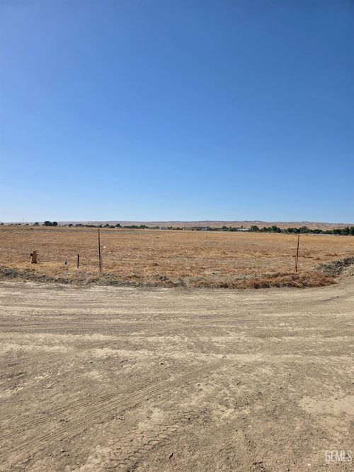28144 Valley West Rd, Taft, CA, 93268 | Card Image